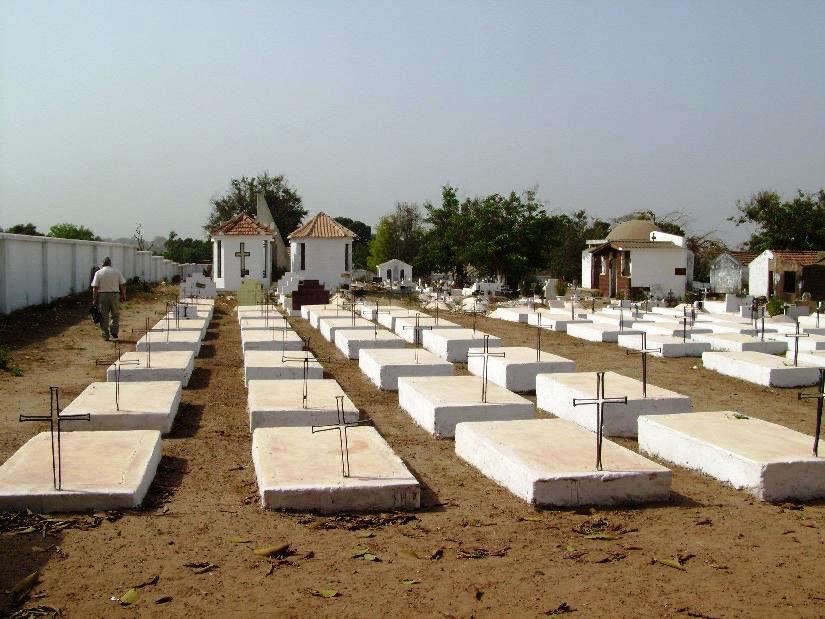 [Guine_Bissau_Cemiterio_Talhao_Esquerdo.JPG]