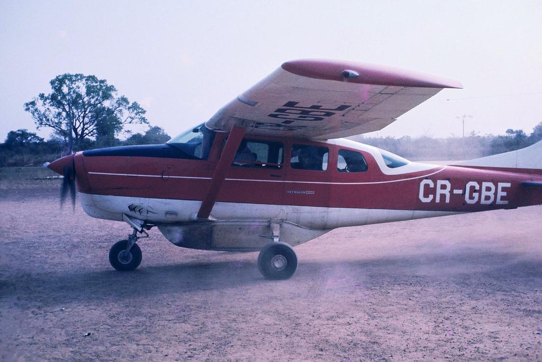 [Guine_Transportes_Civis_Cessna_AB2008_1.JPG]