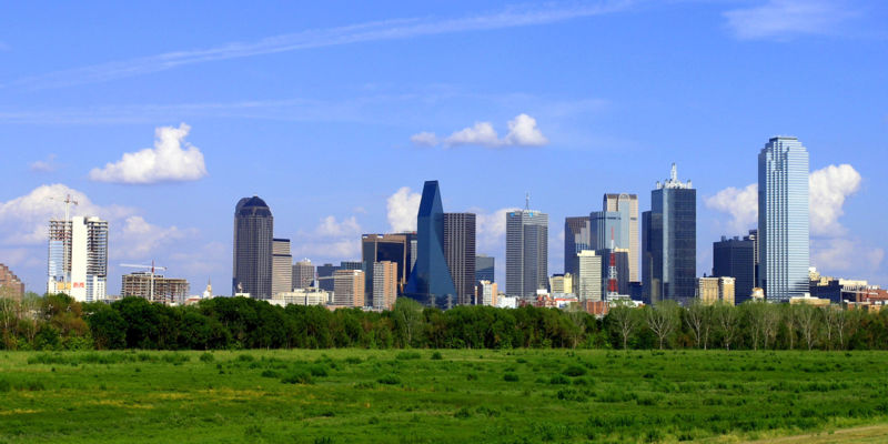 [800px-Dallas,_Texas_Skyline_2005.jpg]
