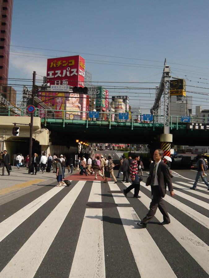 [Tokyo+-+atravessando+a+rua+em+Shinjuku+Junction.JPG]