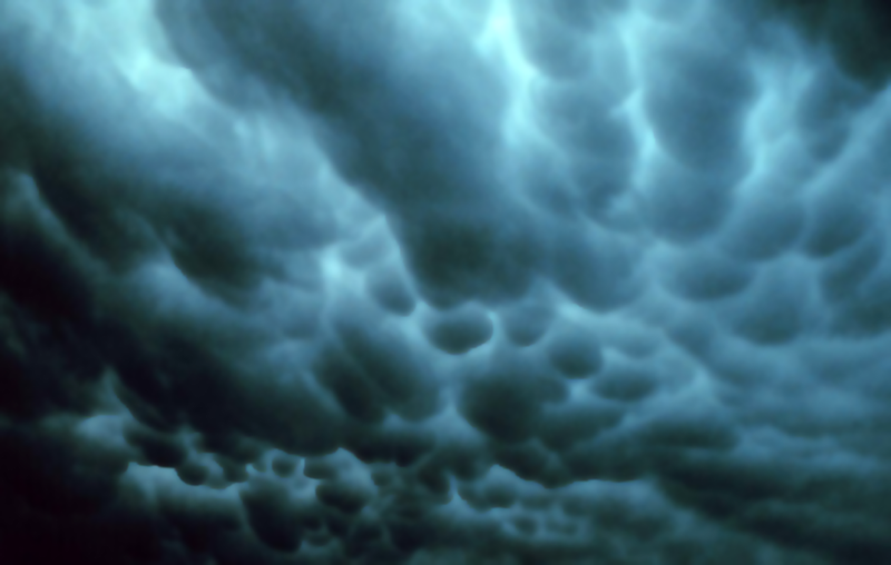 [800px-Mammatus-clouds-Tulsa-1973.png]