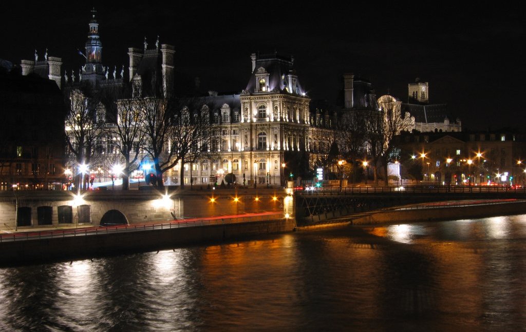 [Paris+at+night.JPG]