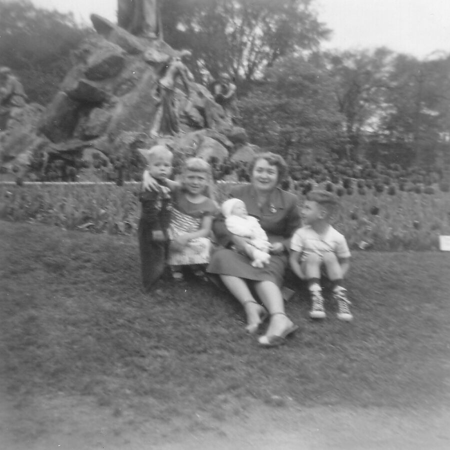 [Mom+with+all+four+of+us+circa+1954.jpg]