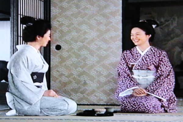 [kimono+ladies+chatting+01b.jpg]
