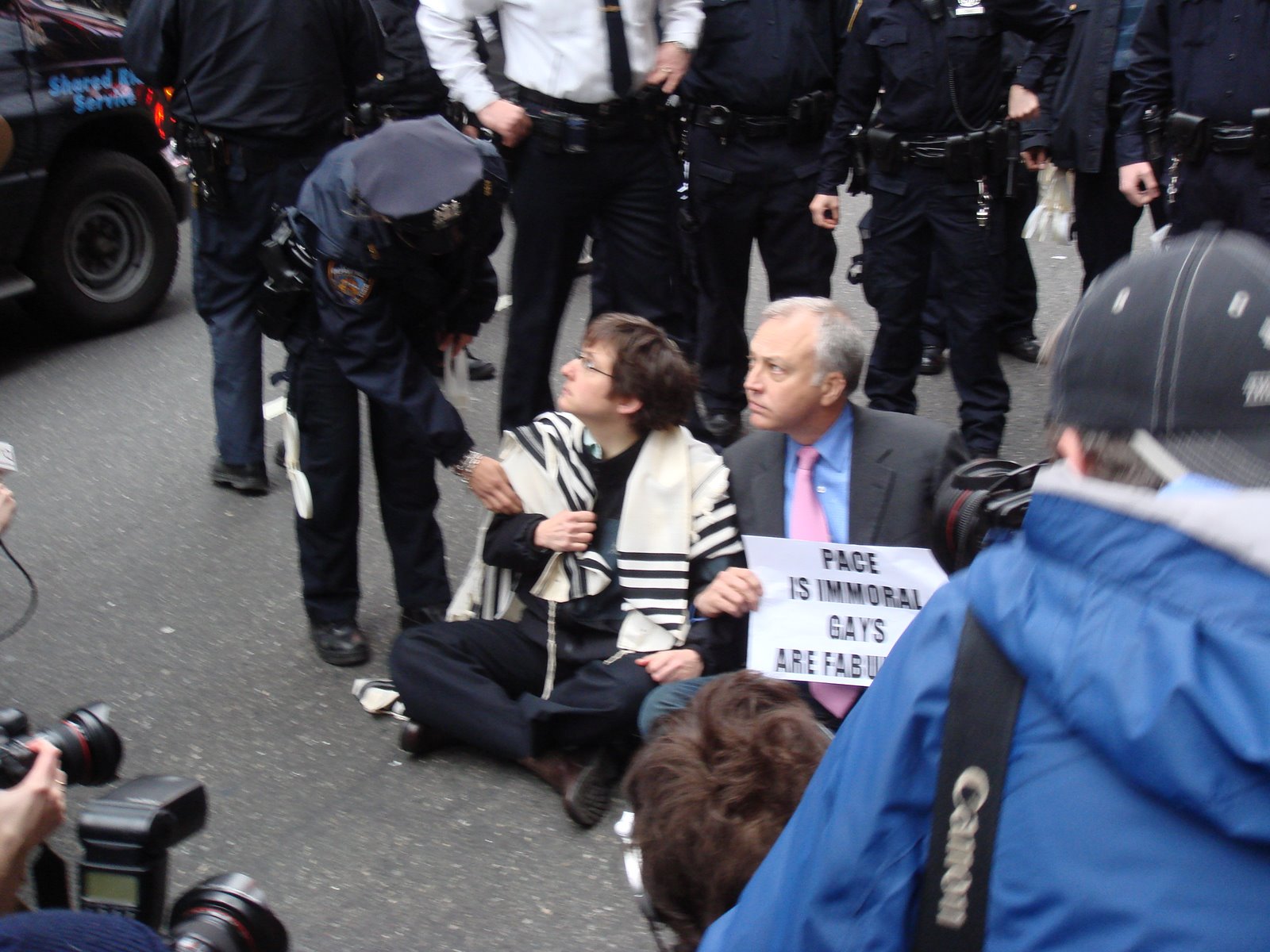 [NYPD+Begin+Arresting+Sharon+Kleinbaum+and+Matt+Foreman.JPG]