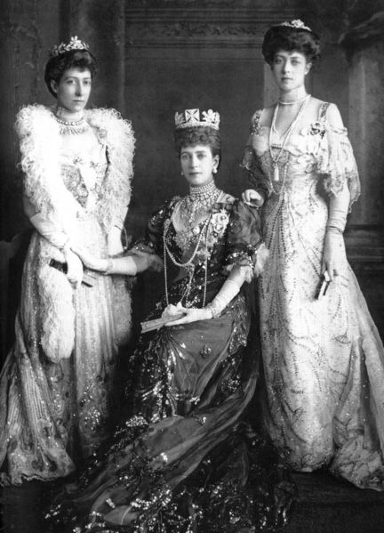 [432px-Queen_Alexandra-Louise_and_Victoria.jpg]