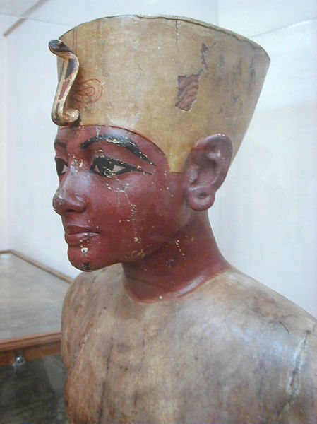 [449px-Mannequin_of_Tutankhamun.jpg]