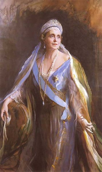 [357px-Philip_Alexius_de_Laszlo_-_Queen_Marie_of_Roumania,_née_Princess_Marie_of_Edinburgh,_1936.jpg]
