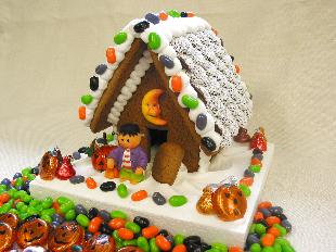 [Halloween+gingerbread+house]
