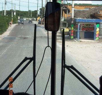 [autobús+camino+Higüey.jpg]