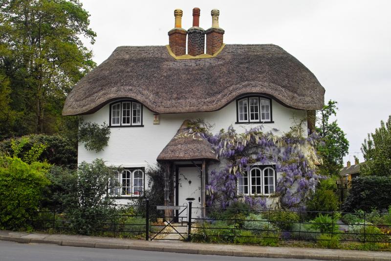 [Beehive+Cottage+in+Lynhurst,+Great+Britain.jpg]
