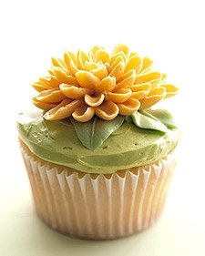 [cupcake+in+bloom+buttercream.JPG]