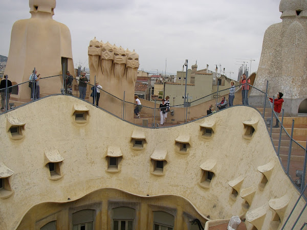 Desde muy joven Gaudí manifiesta un gran interés por las formas, colores y geometría...