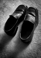 [black_leather_shoes-750x600.jpg]