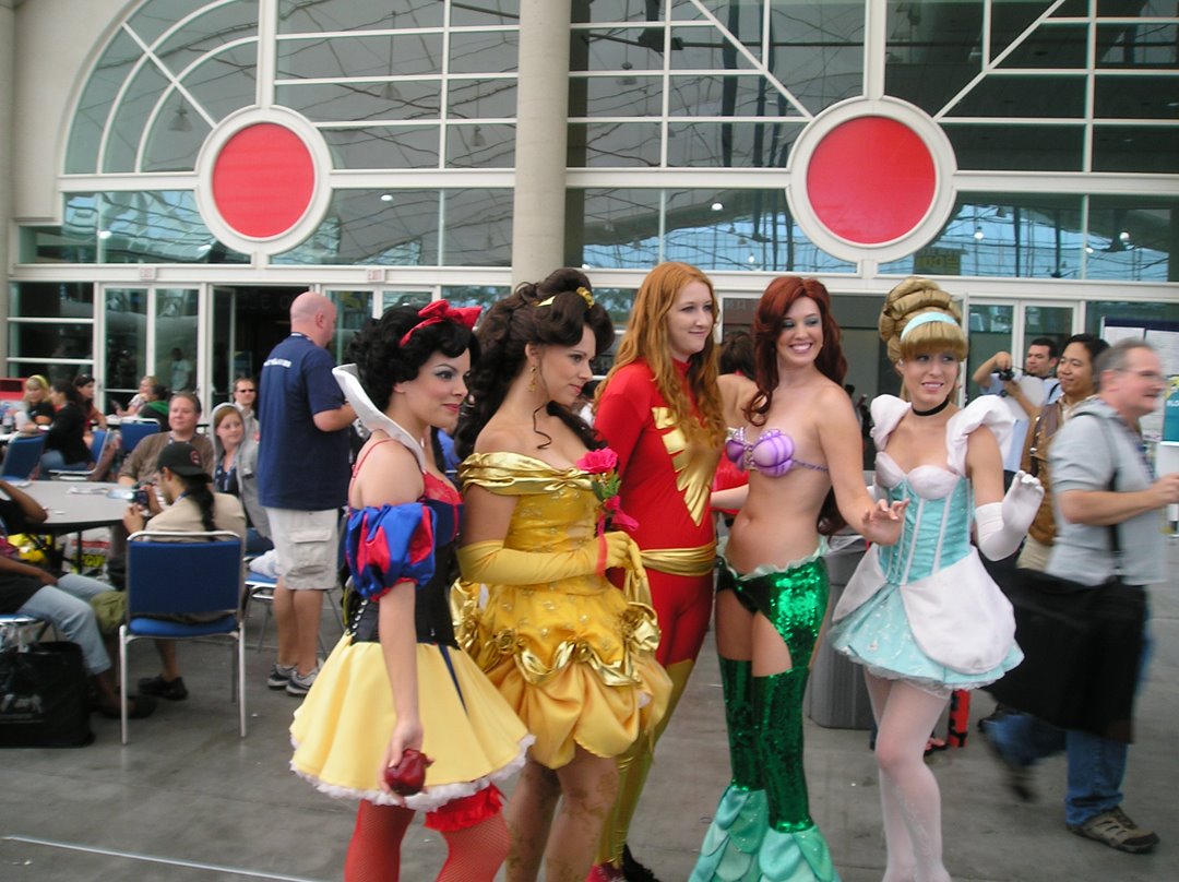 [Comic-Con+2008+Disney+Girls.jpg]