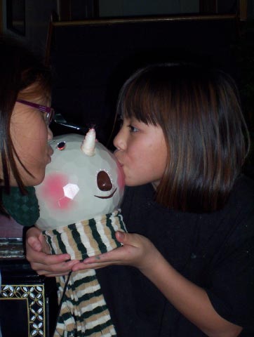 [Dec+2007-Mad+and+Ken+kissing+frosty.jpg]