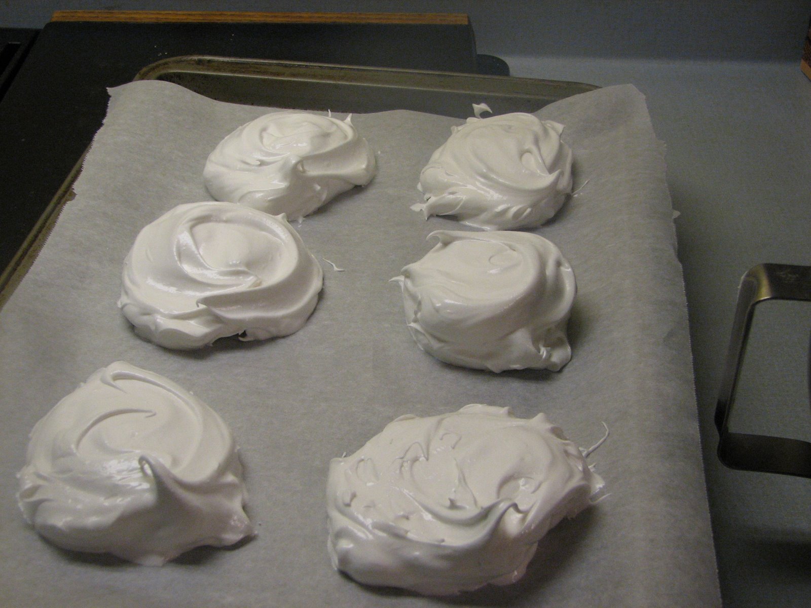 [meringue+before+baking.JPG]