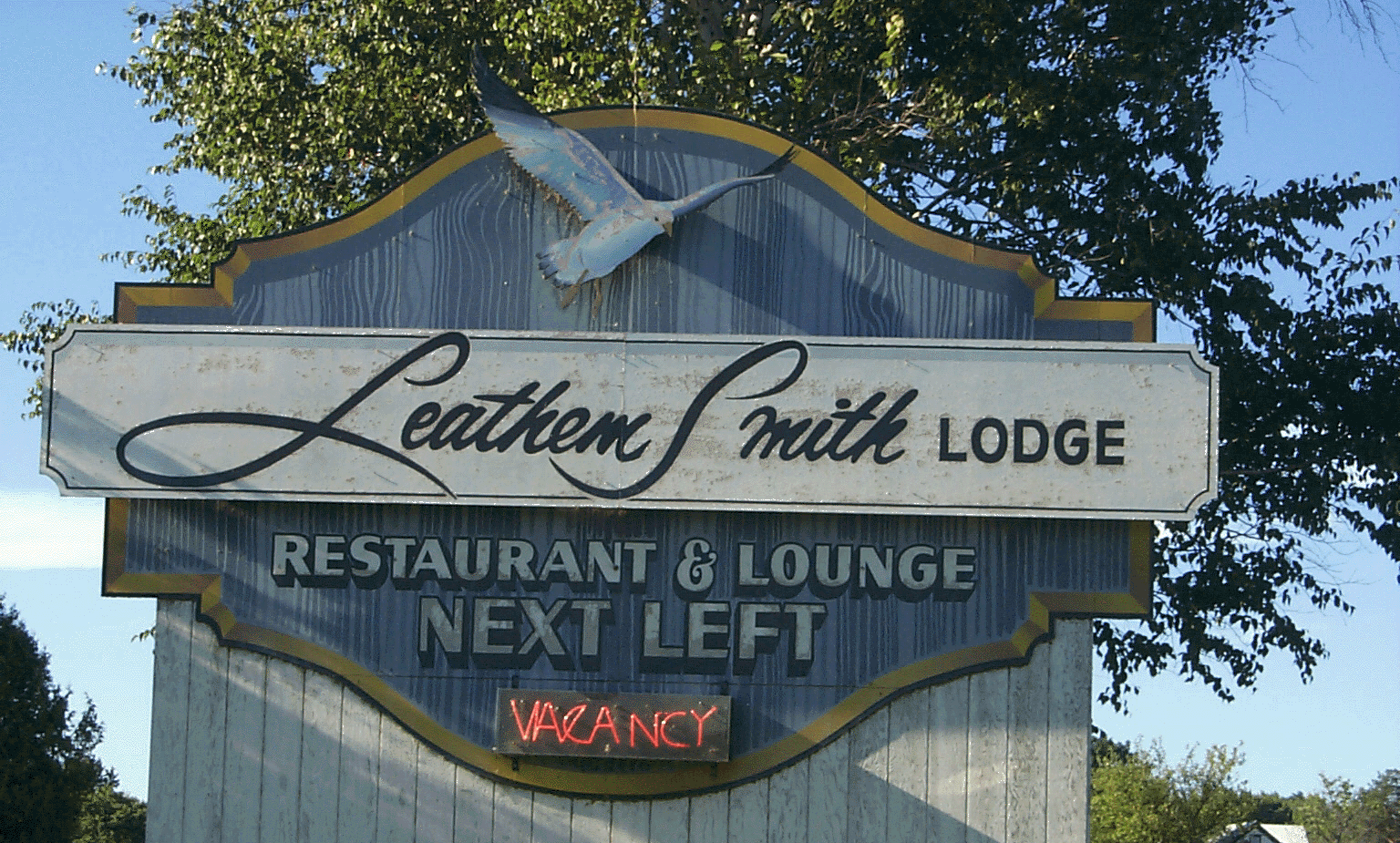 [Leathem+Smith+Lodge+road+sign.gif]