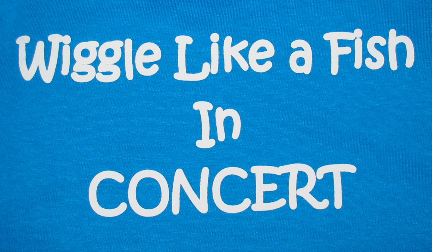 [wiggle+like+a+fish+in+concert.jpg]