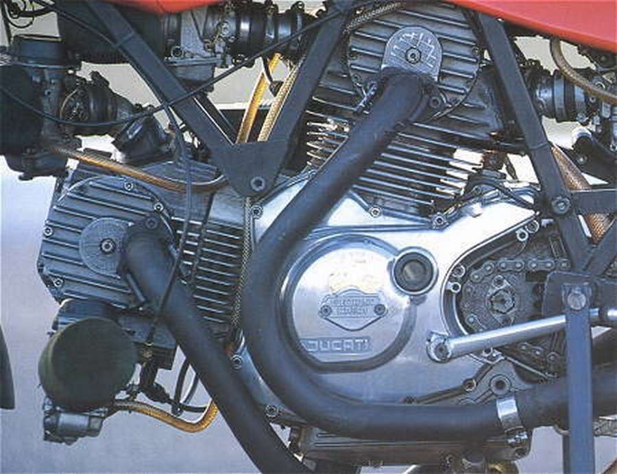 [Ducati+Strange+engine.jpg]
