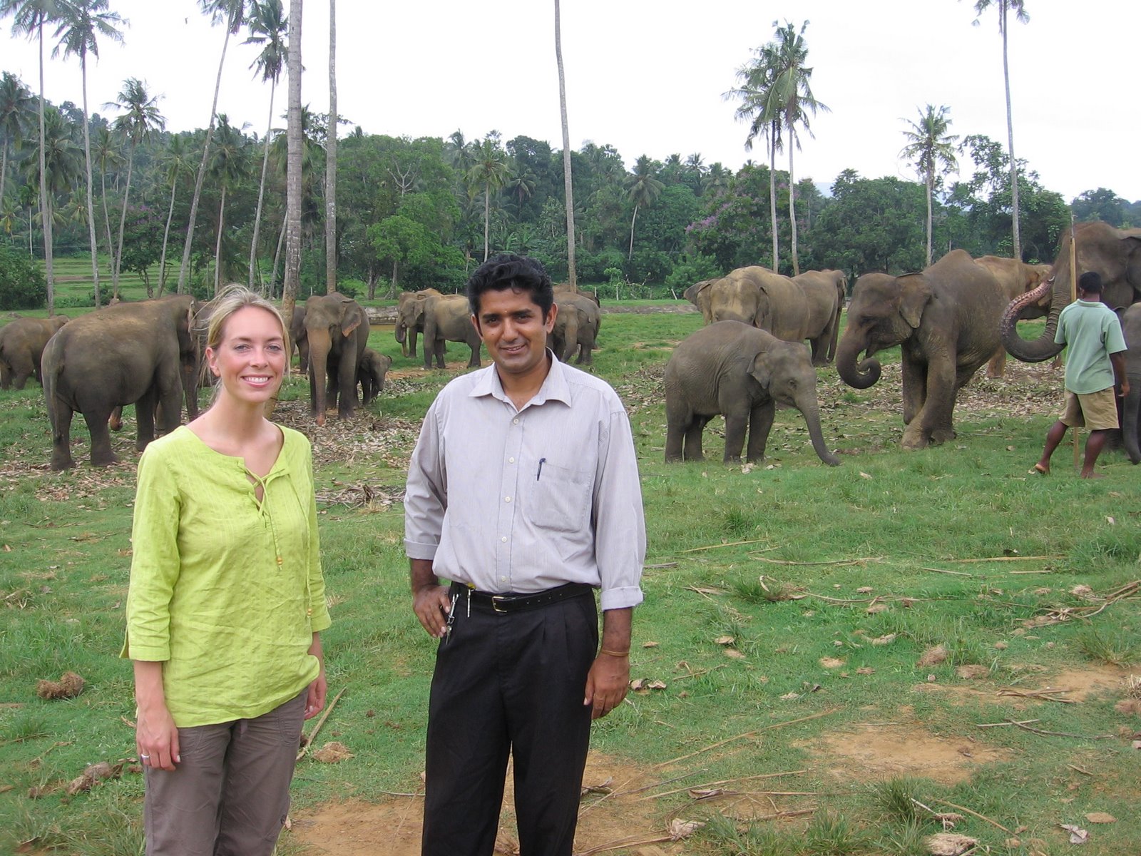 [Jess+and+Waruna+at+the+elephant+orphanage.JPG]
