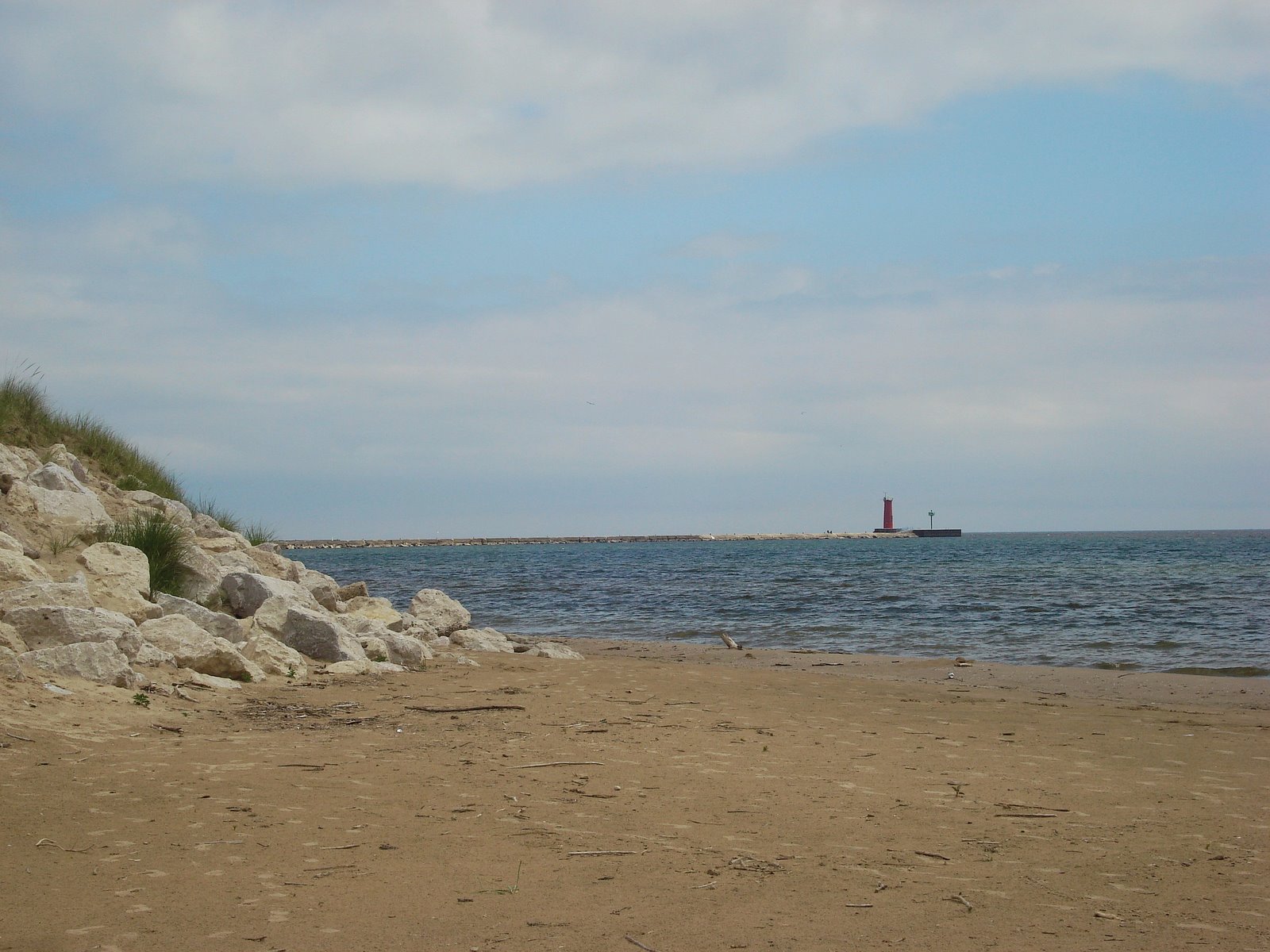[the+beach+with+lighthouse.bmp]