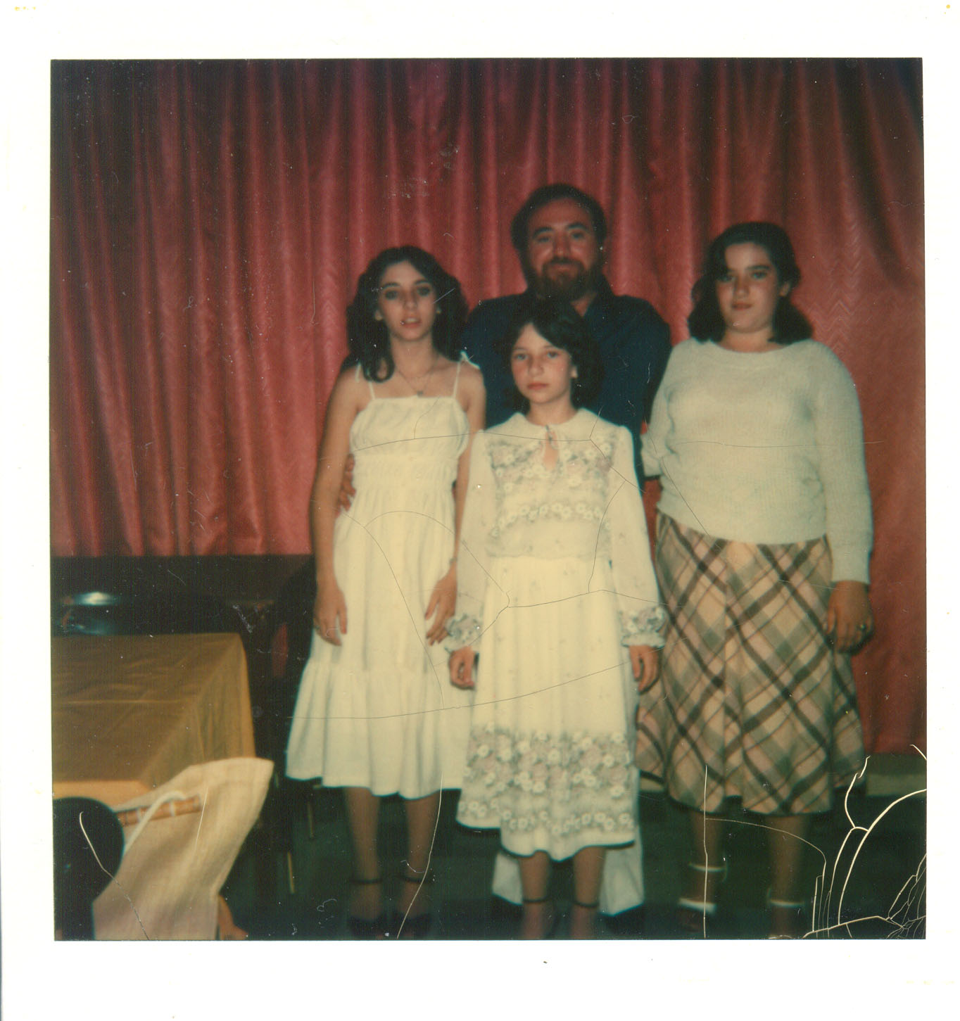 [daddy+and+his+girls.jpg]