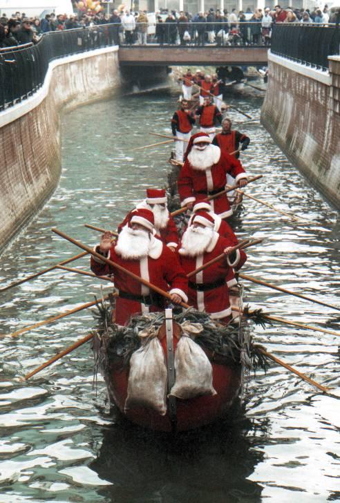 [Rowing+Santas+(2).jpg]