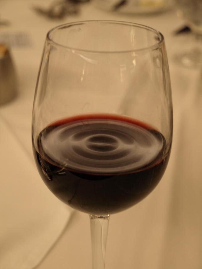 [Red+Wine+by+the+glass.jpg]