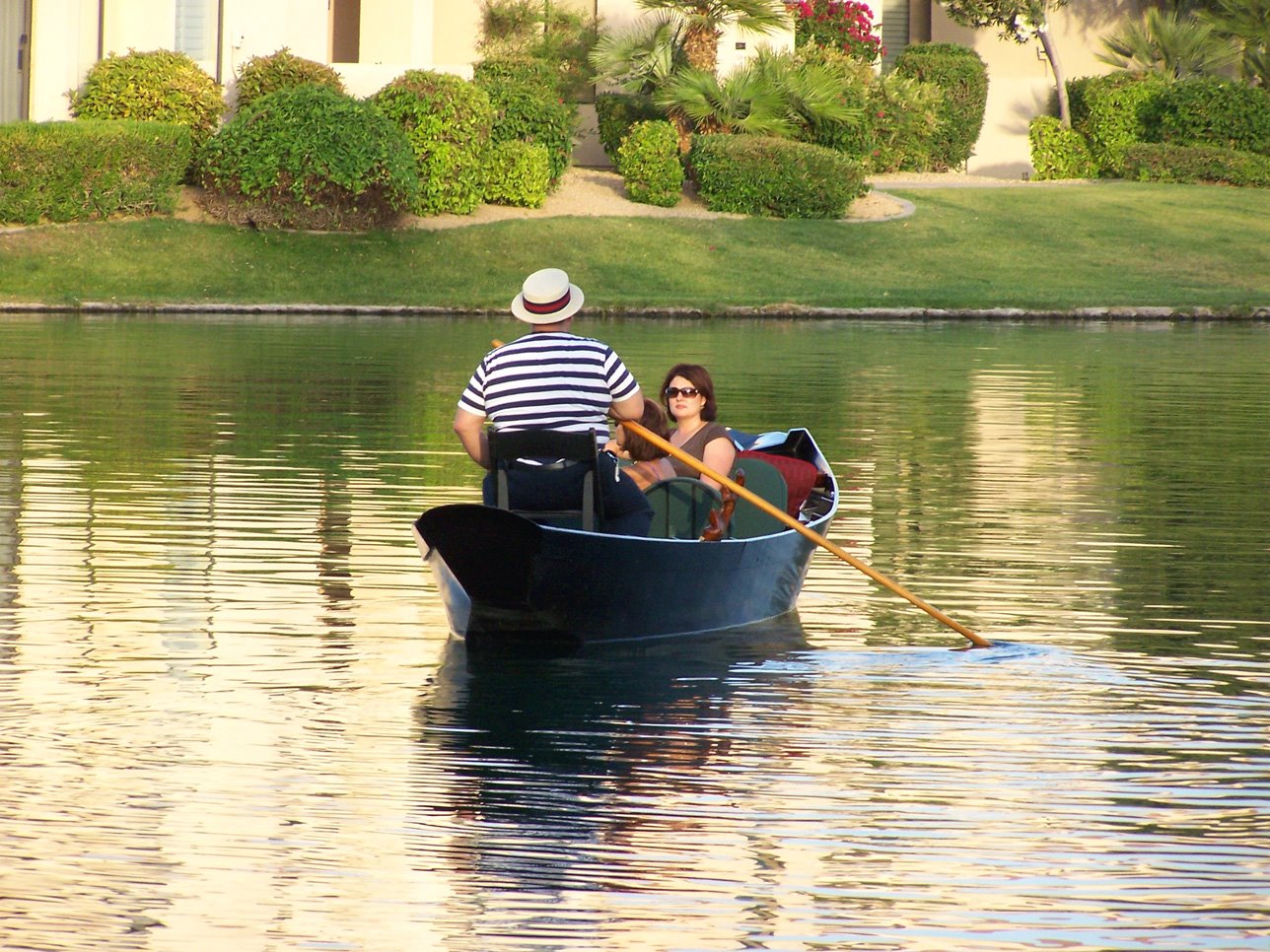 [Scottsdale+Marcus+rowing+away.jpg]
