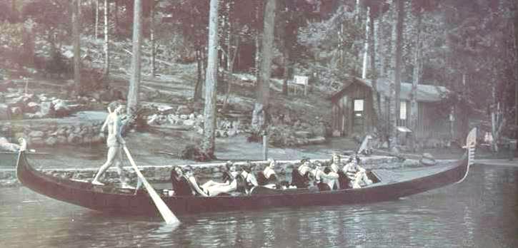 [Gondola+in+Lake+Grove+Park+-+Lake+Oswego,+OR+1920.jpg]