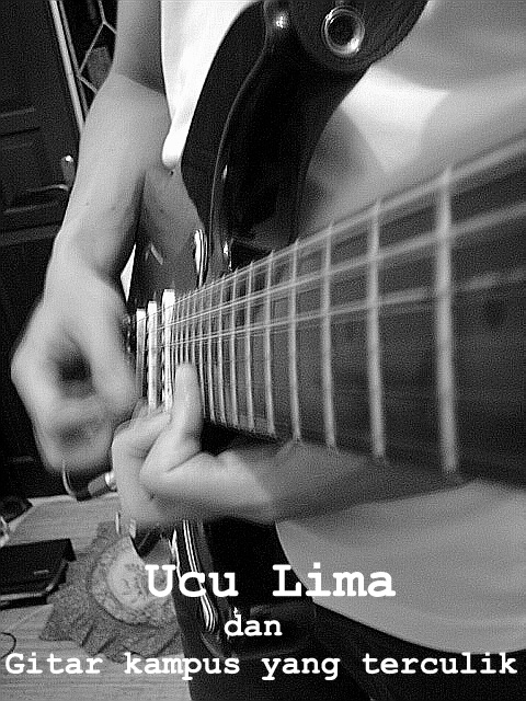 [Ucu+Lima+dan+gitar+kampus.jpg]