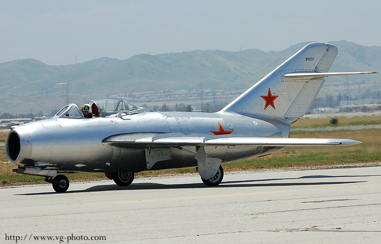 [MiG-15(10).jpg]