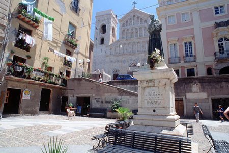[Cagliari+statue.jpg]