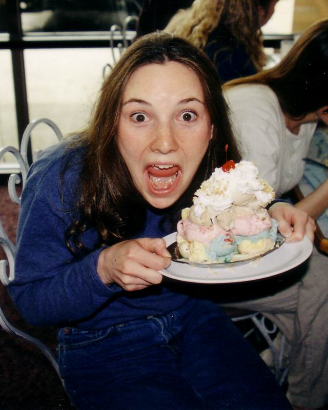 [06_1997-03-22+Sue+ice+cream.jpg]