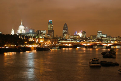 [london_skyline_at_night.jpg]