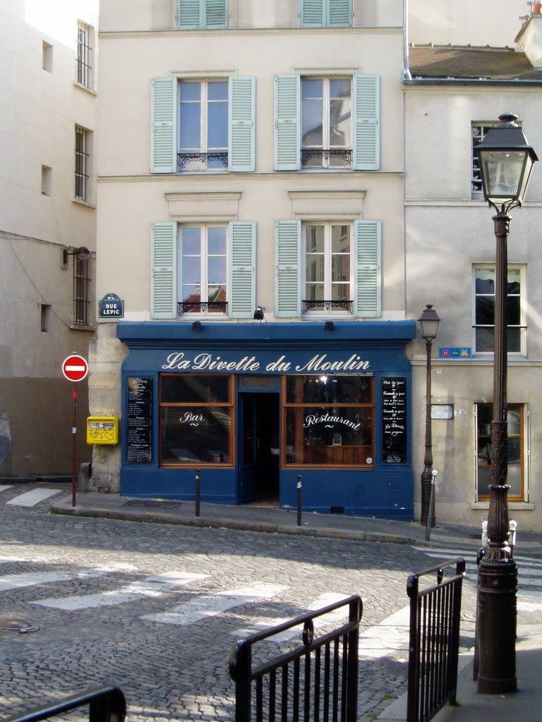 [blue+storefront+in+montmartre.JPG]