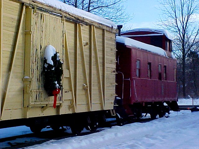 [Train+Wreath.JPG]