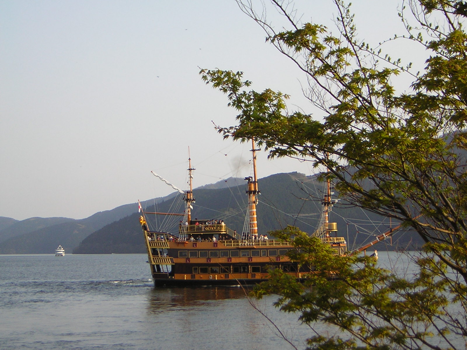 [Pirate+ship+on+Ashi+Lake.JPG]