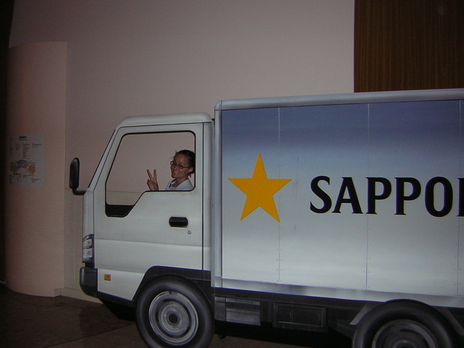 [Lori+Sapporo+truck.JPG]