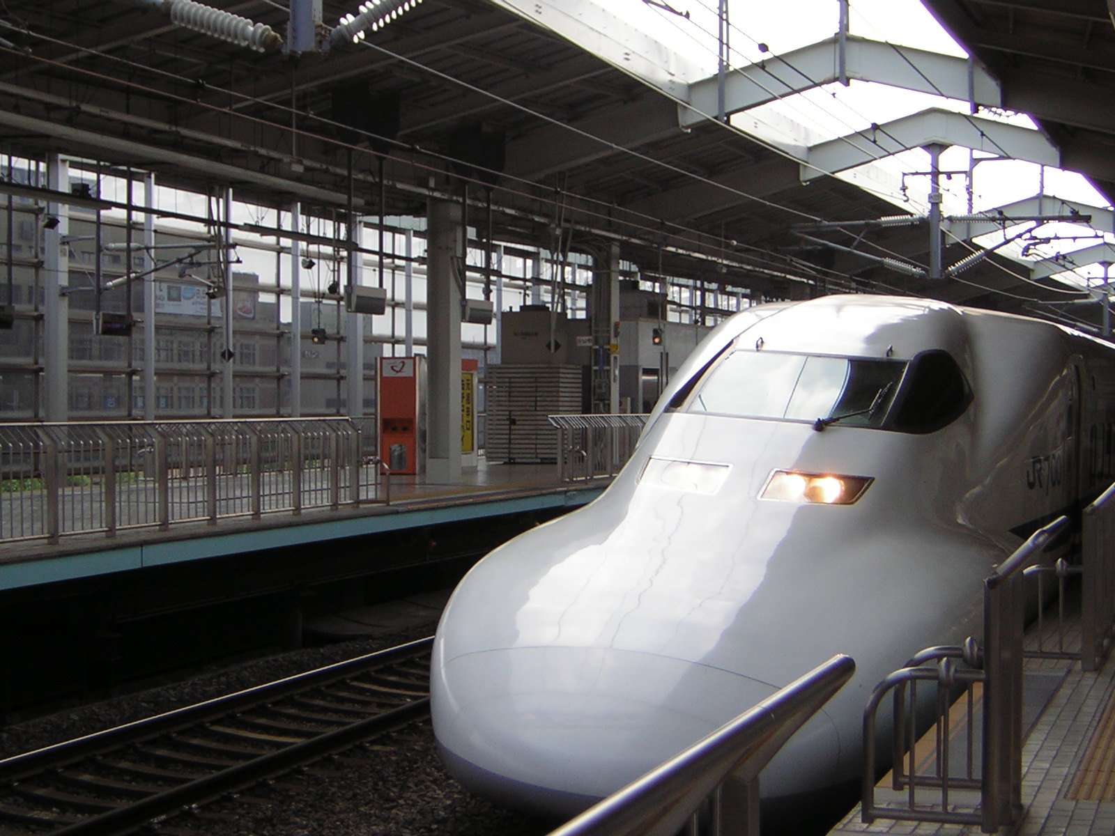 [Shinkansen+front+car.JPG]