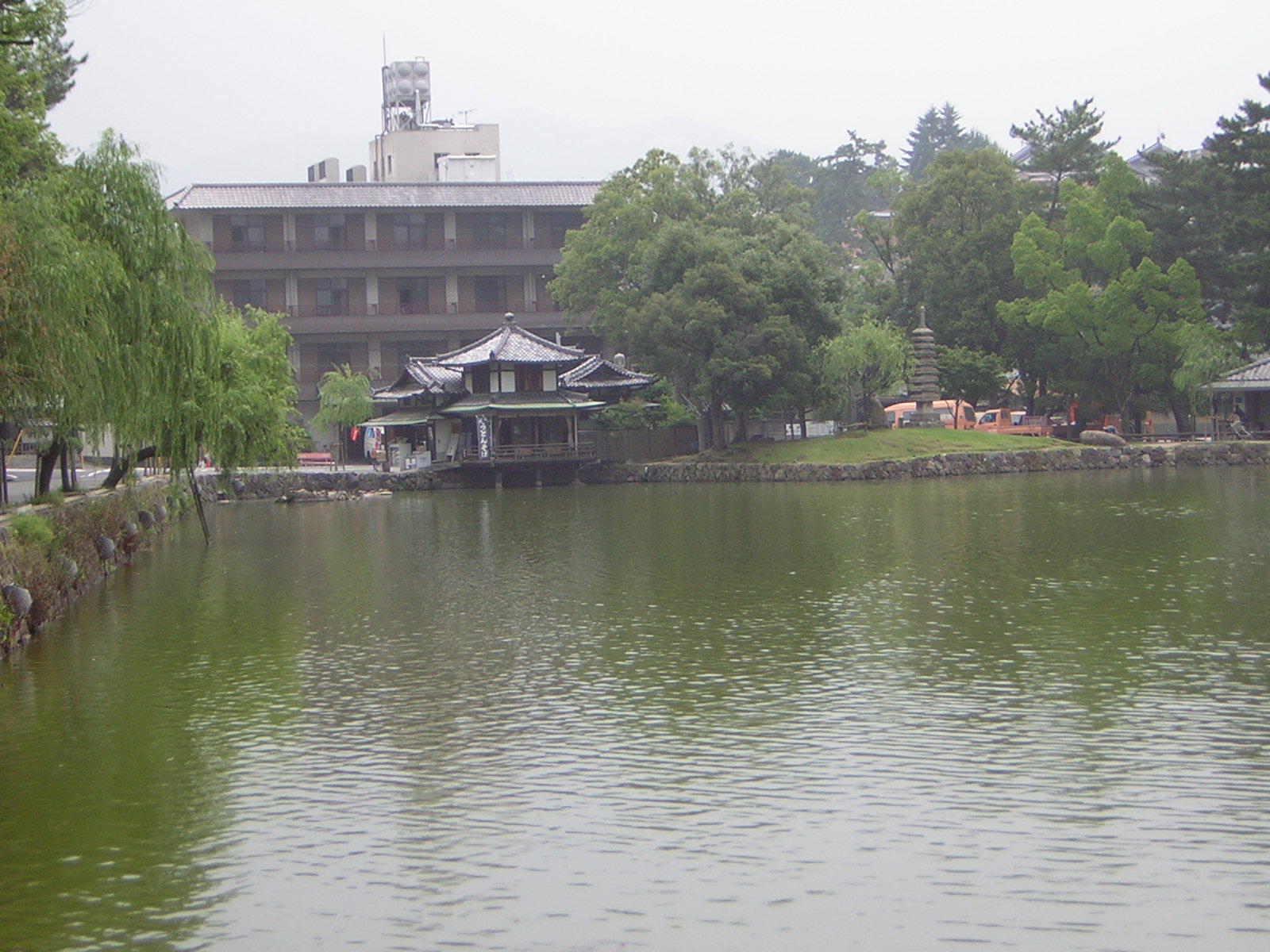 [Nara+park+lake.JPG]