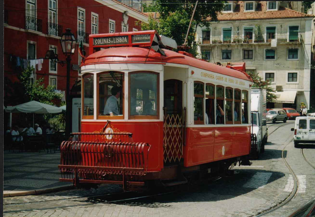 [Lisboa-tram.jpg]