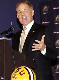 [Les_Miles_gesturing_with_mouth_open.jpg]