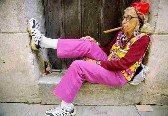 [old-lady-smoking-cigar.jpg]