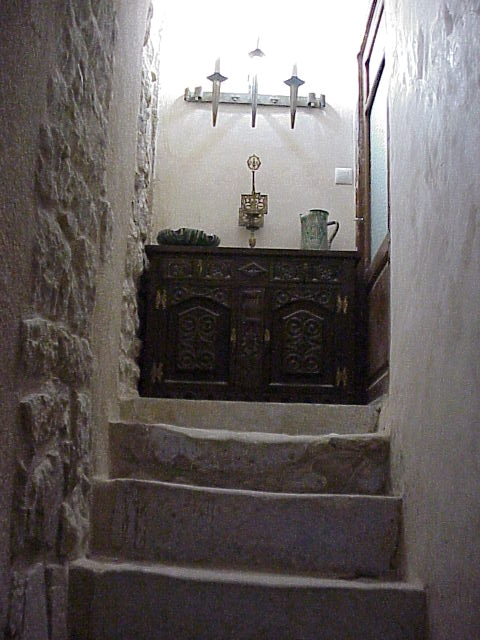 [17-Stairs+to+Dining+Room.JPG]