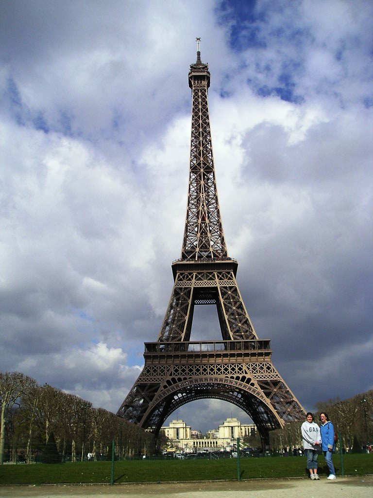 [Europe+2006+04+Paris+005+Eiffel+Tower+X.JPG]
