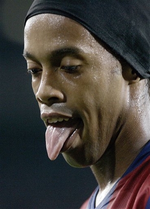 [Ronaldinho_III.jpg]