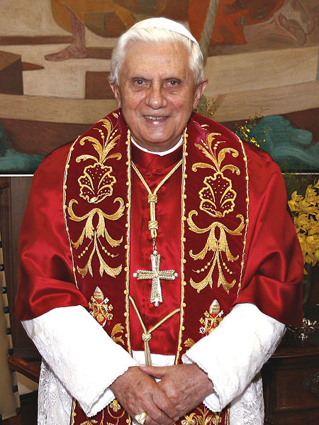 [Pope-Benedict-XVI-2007-wearing-embroidered-papal-stole.jpg]