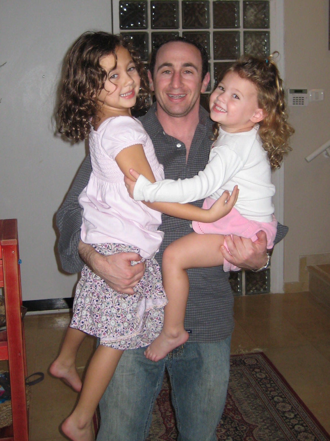 [Girls+and+Uncle+Randy.jpg]